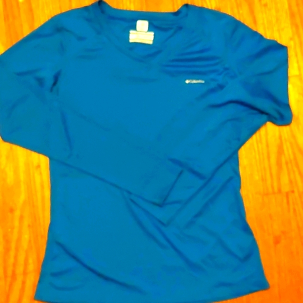 Columbia OmniFreeze Long Sleeve, V Neck Shirt, Women's XS